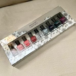 Deborah Lippmann
Dress to the nines,  Pro nail polish set.